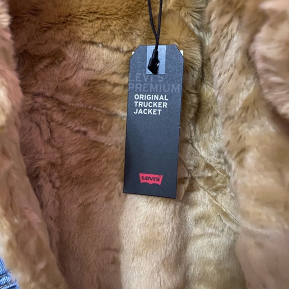 Levi’s Oversized Faux Fur Lined Denim Jacket - Picture 7 of 7